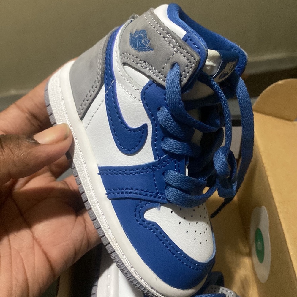 Jordan 1s - Picture 3 of 4